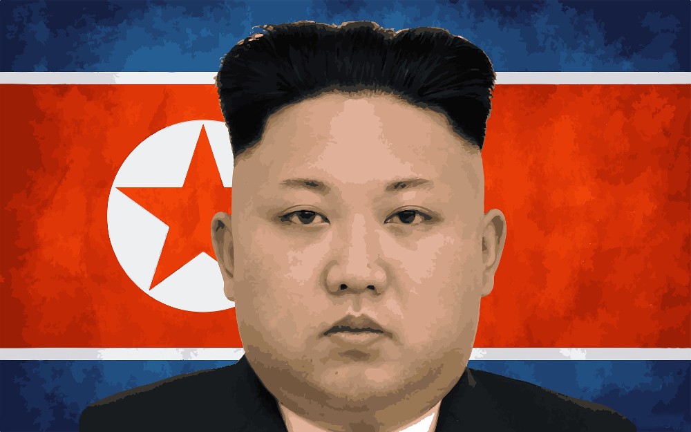 kim ispred zastave sjeverne koreje